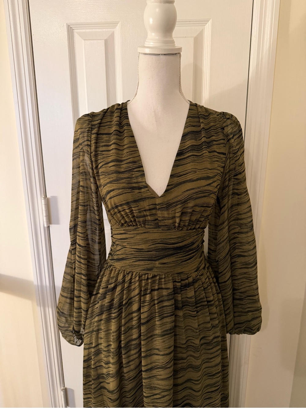 Chelsea 28 Split Long Sleeve Tiered Dress NWOT! - Picture 10 of 14